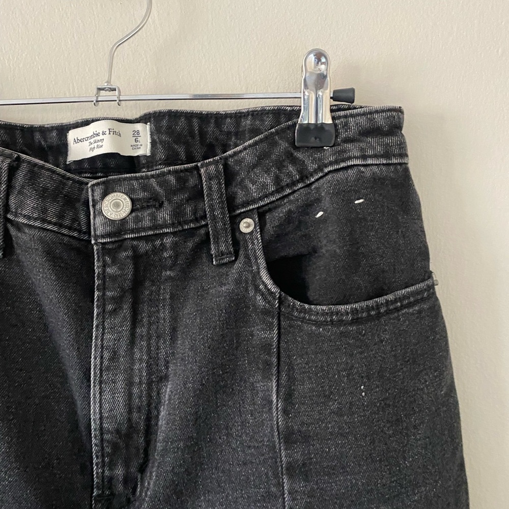 Abercrombie & Fitch Black High Rise Split Hem Straight Leg Denim Jeans size 28L - Picture 5 of 8